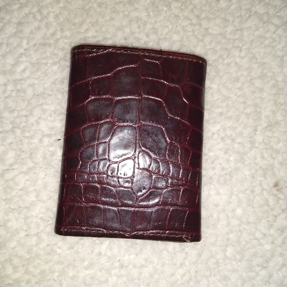 Roundtree & Yorke trifold leather wallet